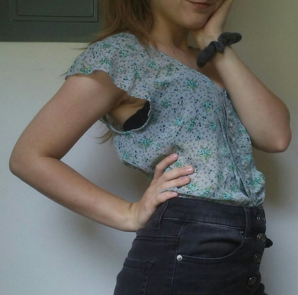 Baby Blue Floral Top - Picture 4 of 4